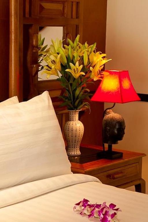 Red Hibiscus Hotel Phnom Penh Esterno foto