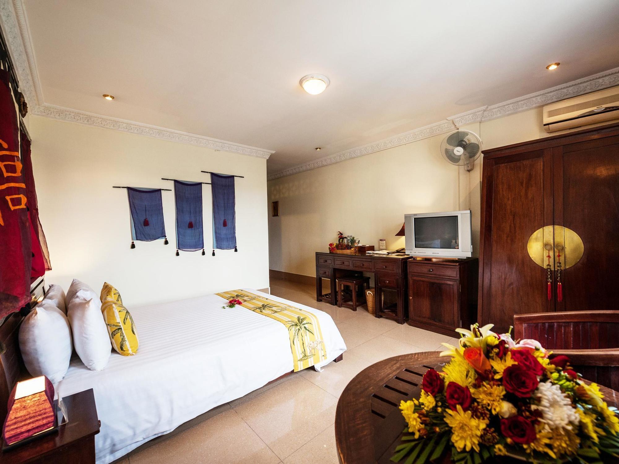 Red Hibiscus Hotel Phnom Penh Esterno foto
