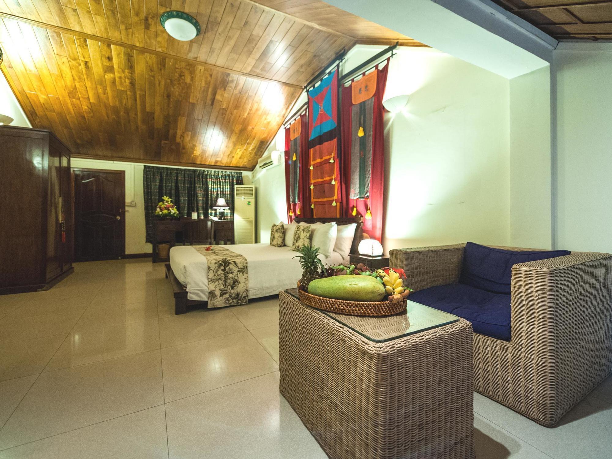 Red Hibiscus Hotel Phnom Penh Esterno foto