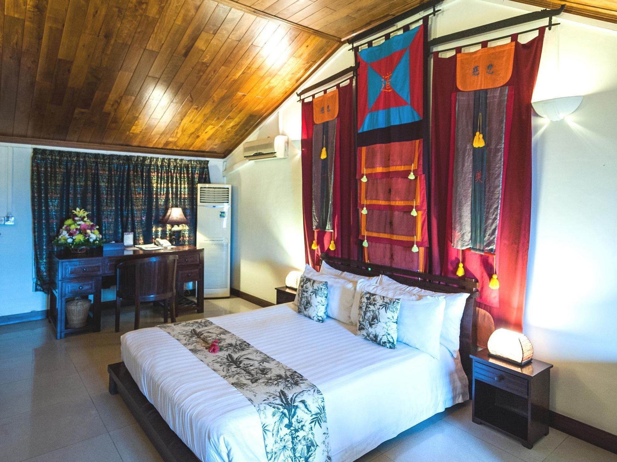 Red Hibiscus Hotel Phnom Penh Esterno foto