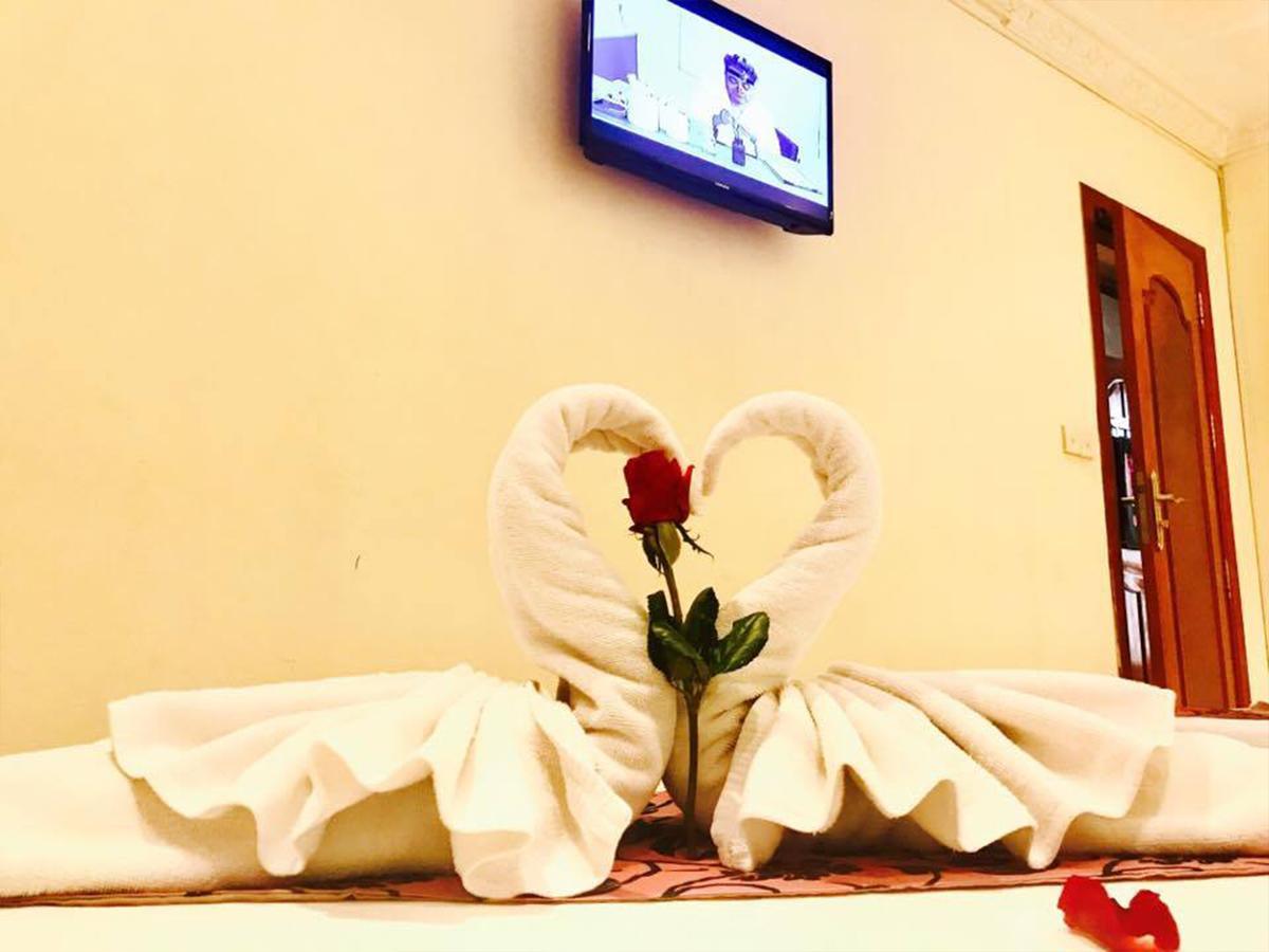 Red Hibiscus Hotel Phnom Penh Esterno foto