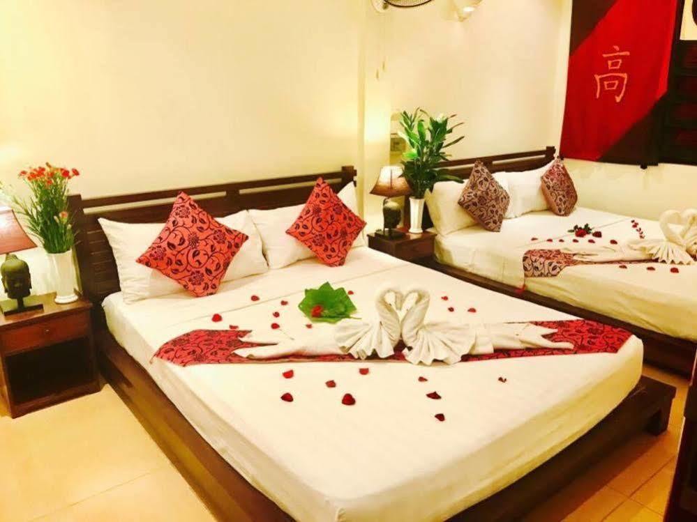 Red Hibiscus Hotel Phnom Penh Esterno foto