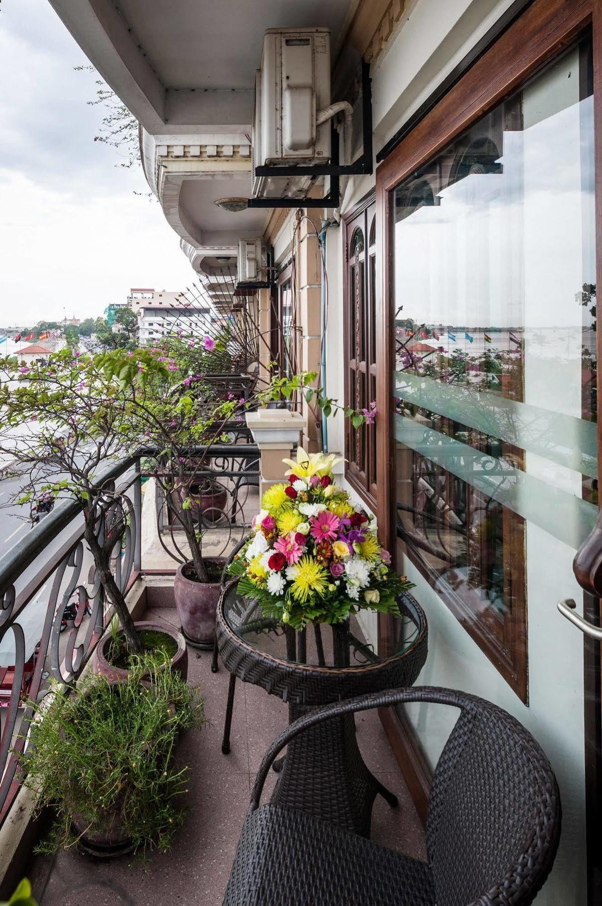 Red Hibiscus Hotel Phnom Penh Esterno foto