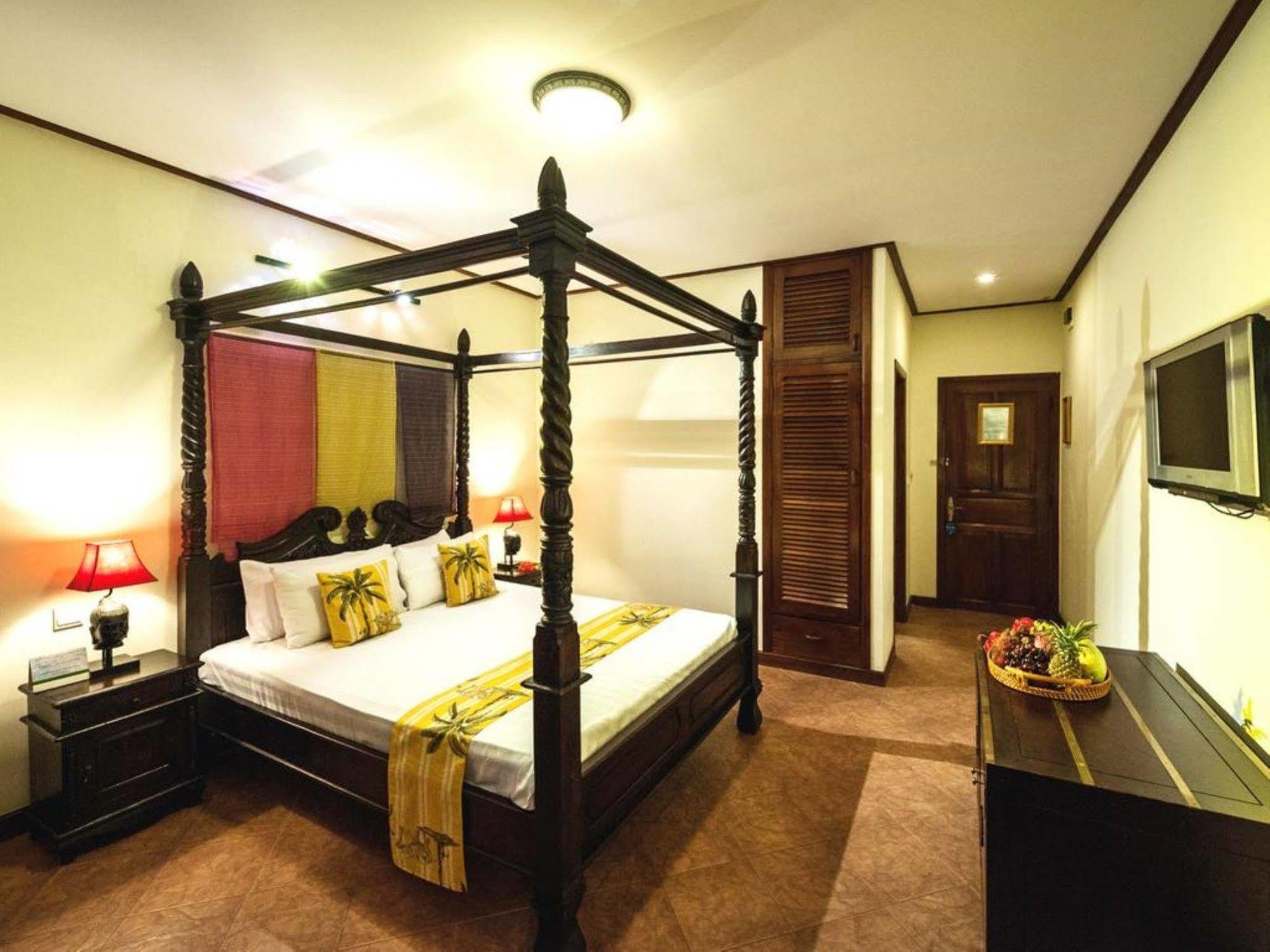 Red Hibiscus Hotel Phnom Penh Esterno foto