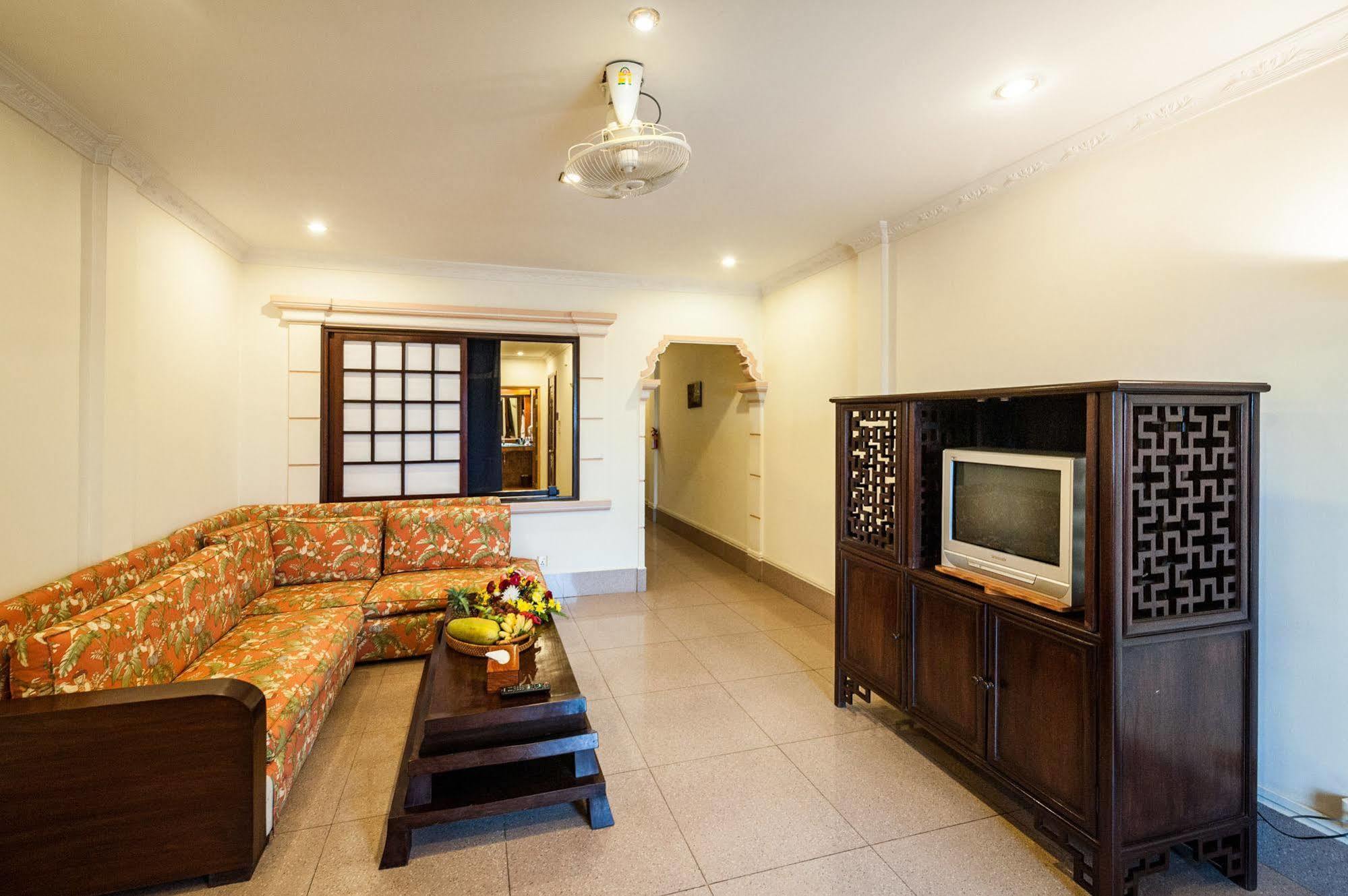 Red Hibiscus Hotel Phnom Penh Esterno foto