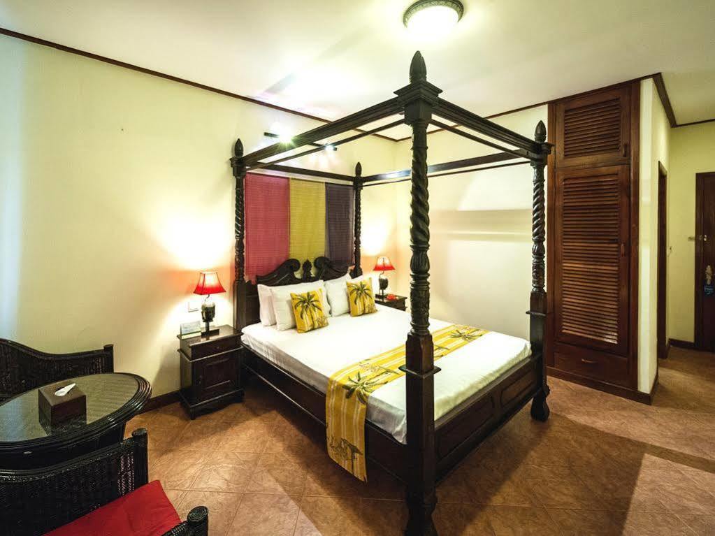 Red Hibiscus Hotel Phnom Penh Esterno foto